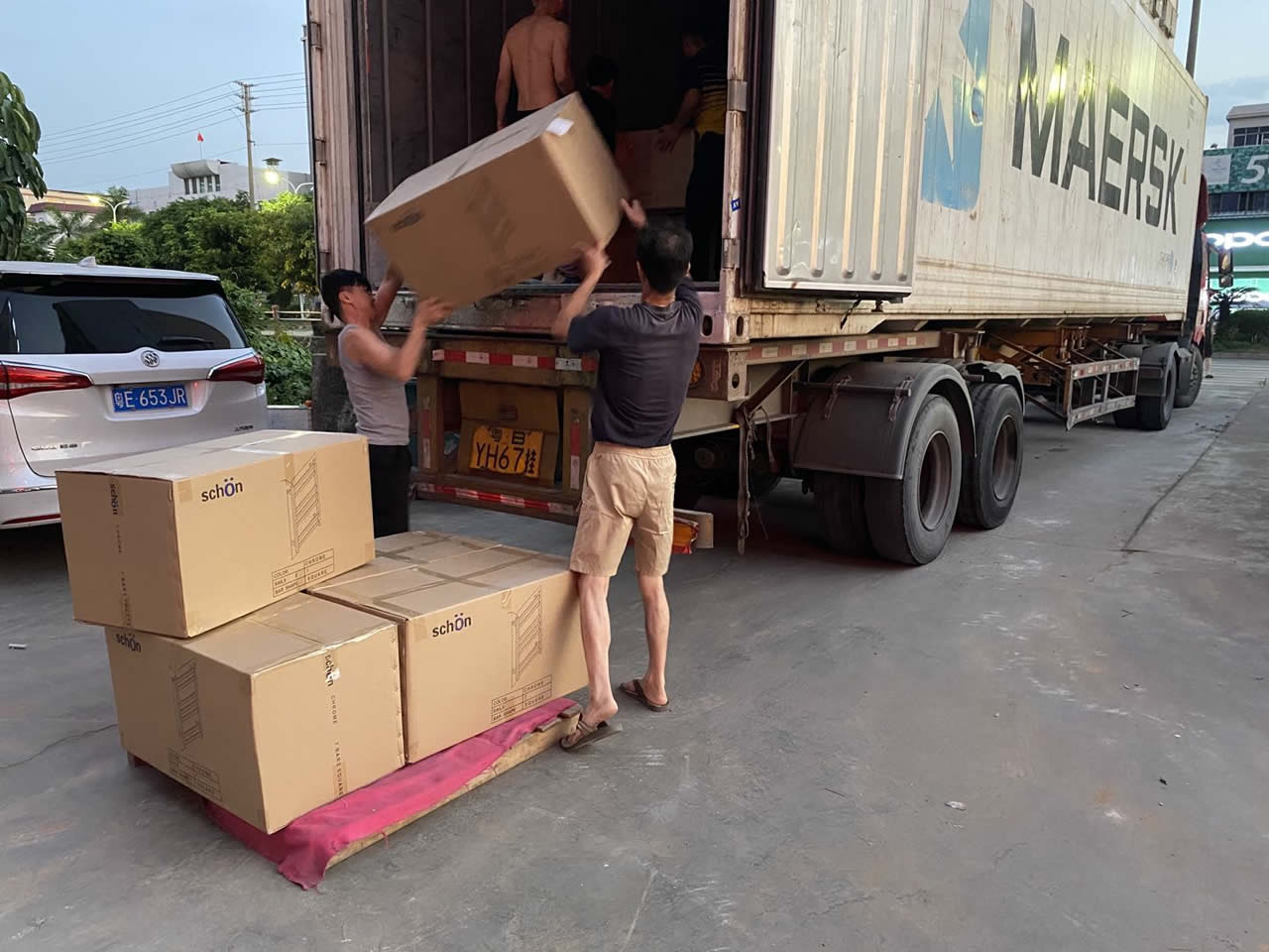 昂达沃玛出货图装车装柜，出口集装箱